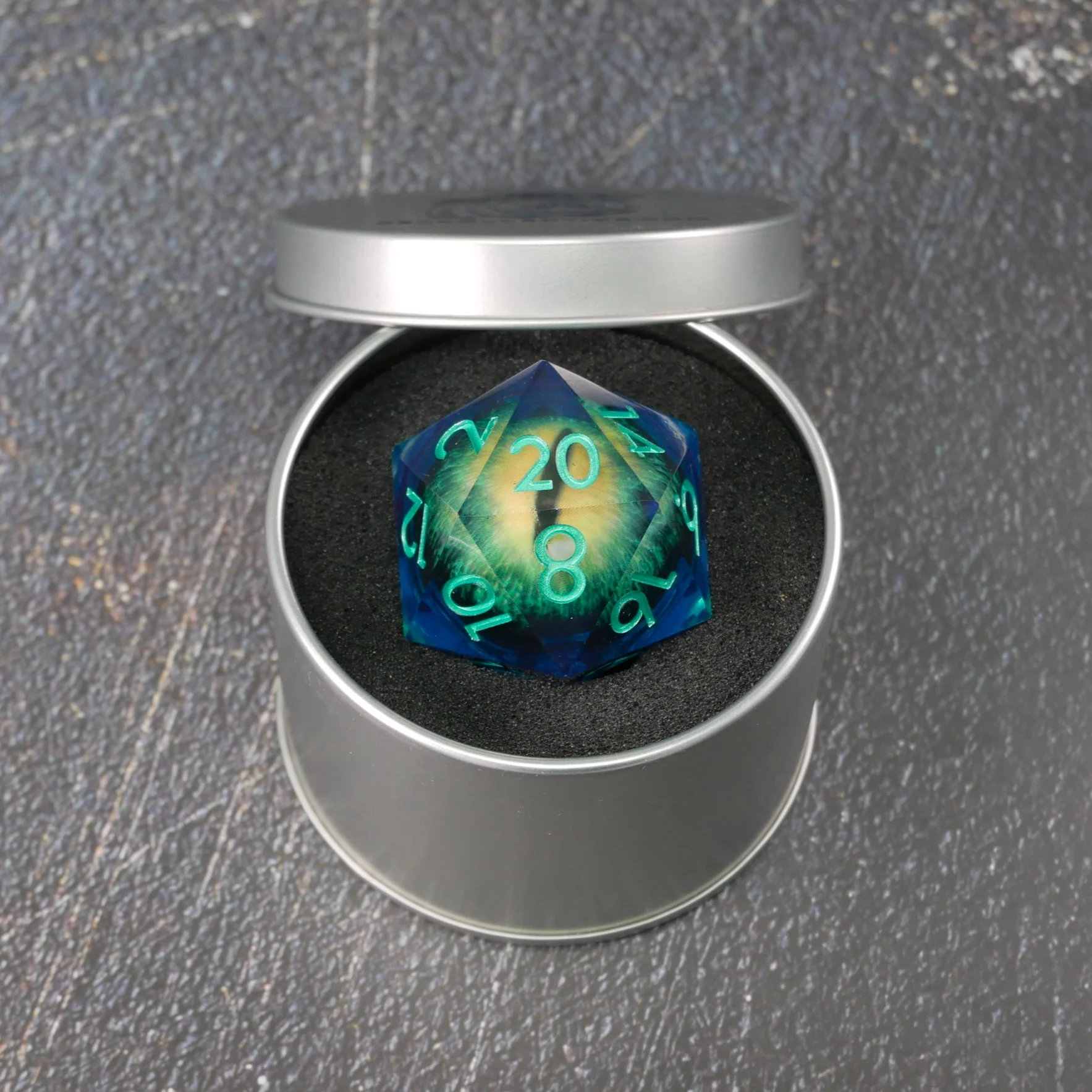 Remorhaz's Eye | Giant D20 Moving Eye DnD Dice | Acrylic RPG Gaming Dice - Image 3