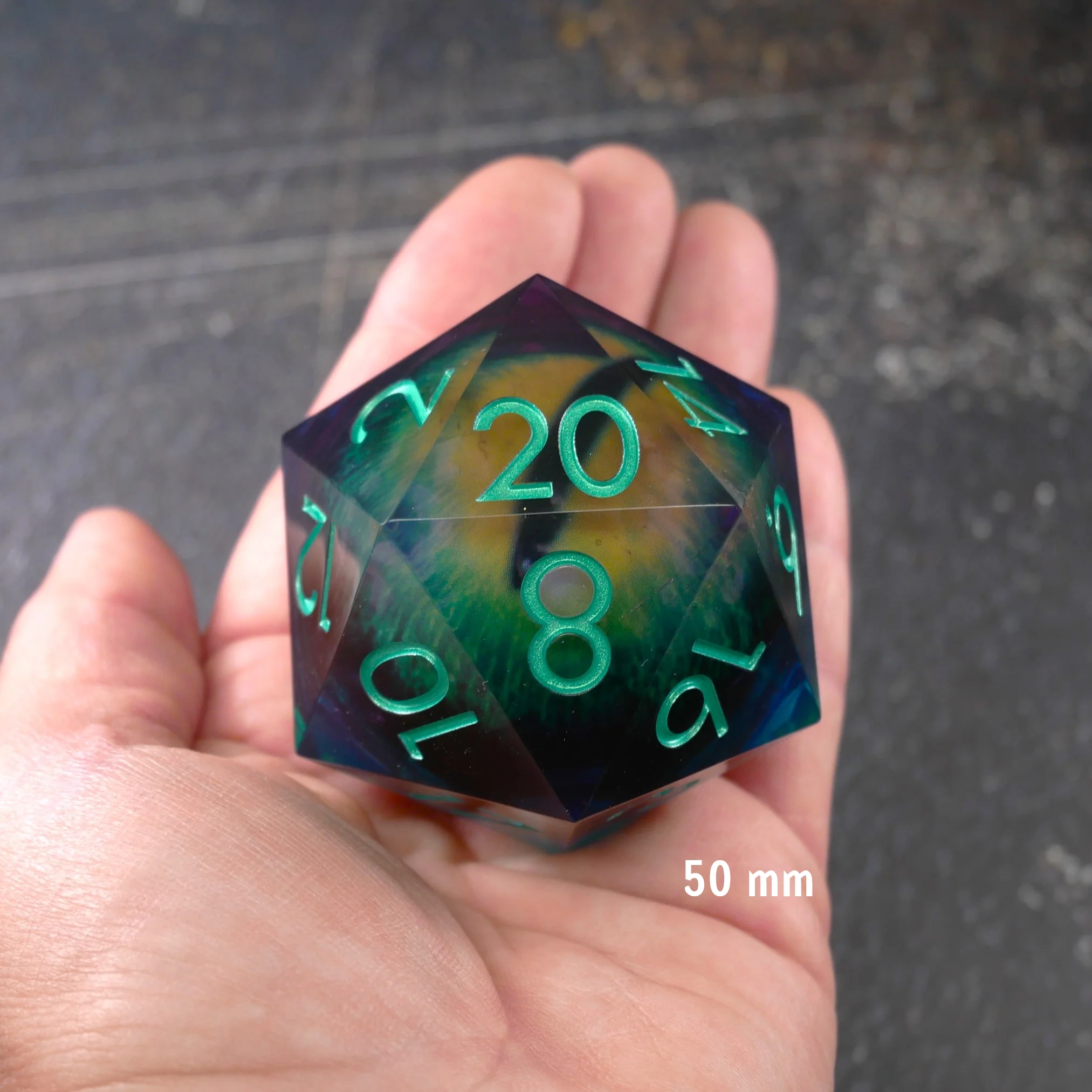 Remorhaz's Eye | Giant D20 Moving Eye DnD Dice | Acrylic RPG Gaming Dice - Image 7